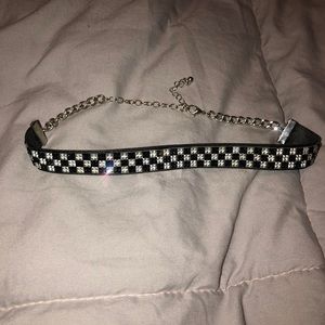 Checkered choker